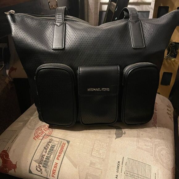Michael Kors Tote   - Picture 1 of 16